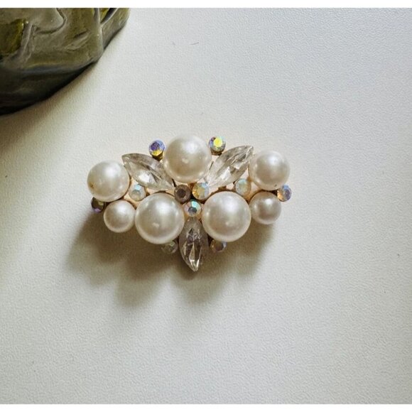 Gold Tone Faux Pearl Cluster Sew On Brooch Rhinestones Vintage - Picture 1 of 3
